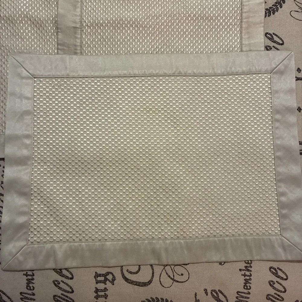 Waterford Crosshaven Cream Colored Placemat Set Of‎ 4